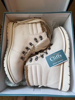 Cliffs by WHITE MOUNTAIN Women's Lace Up Ankle Boots in Winter White